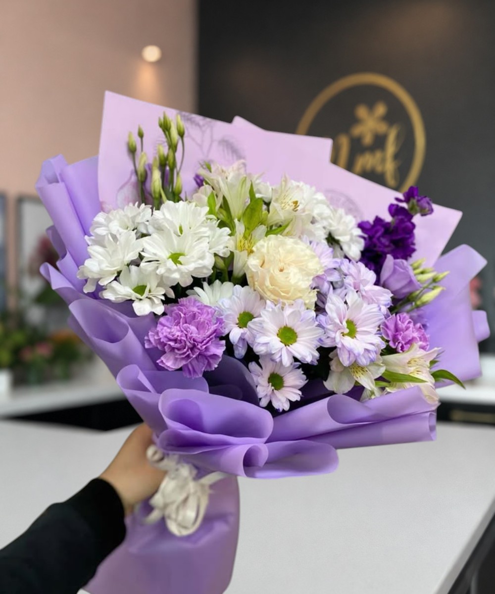 Garden Romance - Premium Flowers Bouquet